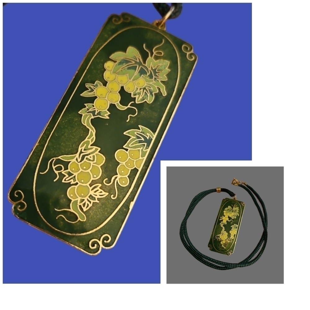 Vintage Green Vertical Cloisonne Grapes Rope Necklace
